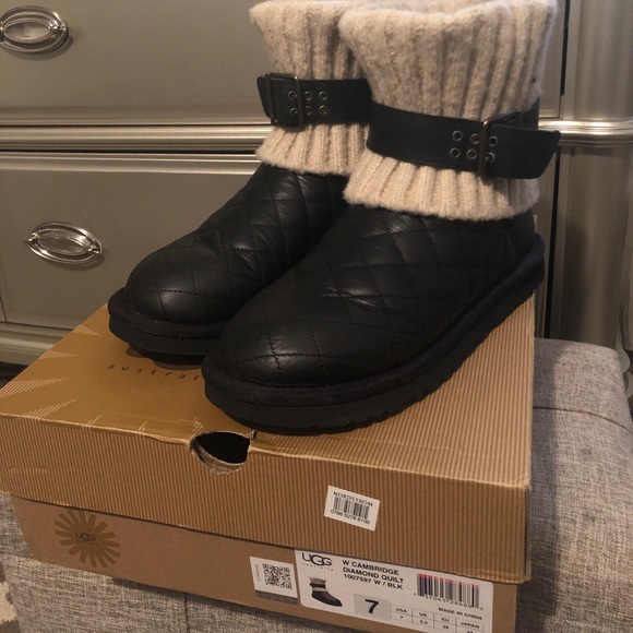 UGG Bootie - Picture 1 of 5